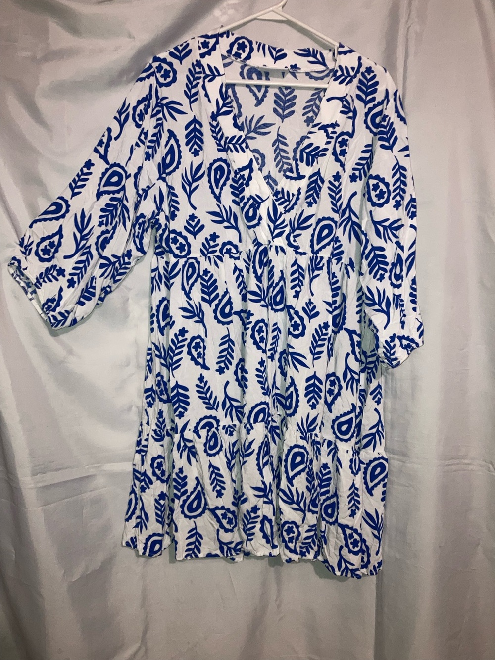 ❤️3/$15 Blue & White V-Neck Floral Tunic Top